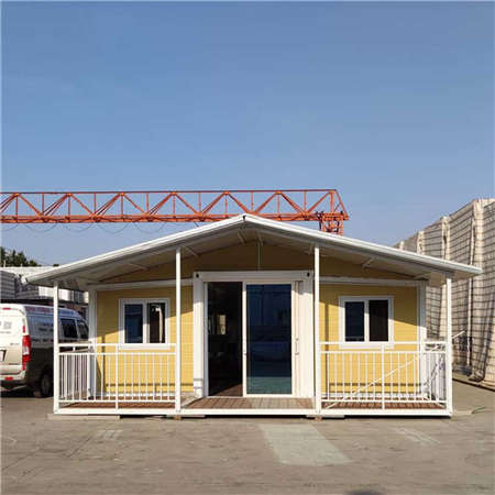 Container house with expandable space